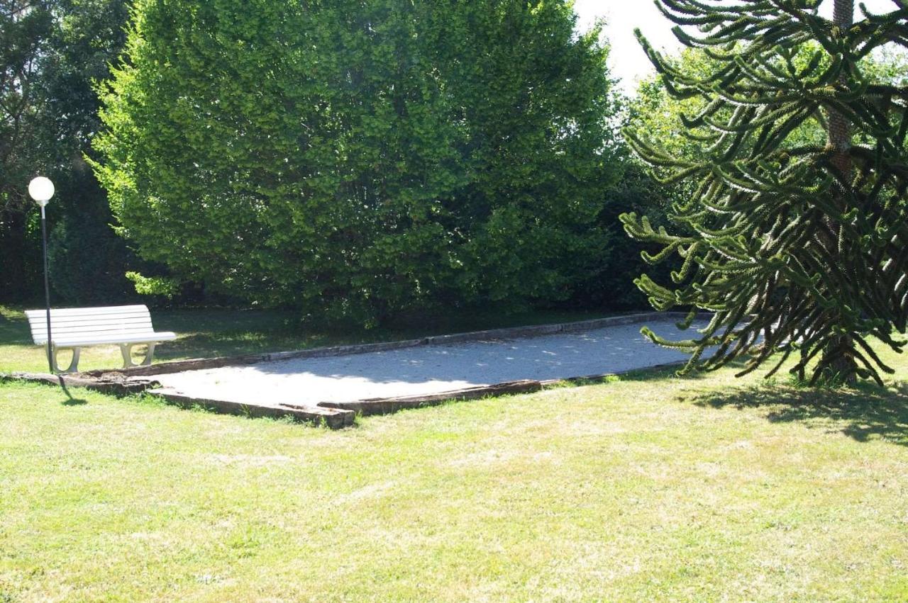 A L'Oree Du Parc Saint-Priest-des-Champs Exterior photo