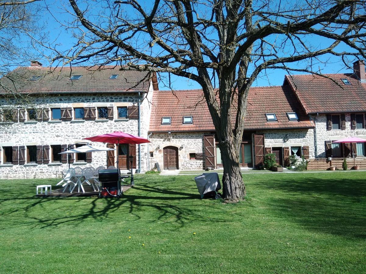 A L'Oree Du Parc Saint-Priest-des-Champs Exterior photo