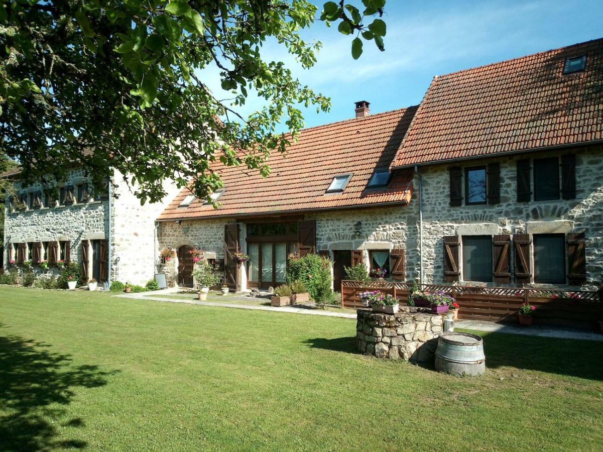 A L'Oree Du Parc Saint-Priest-des-Champs Exterior photo